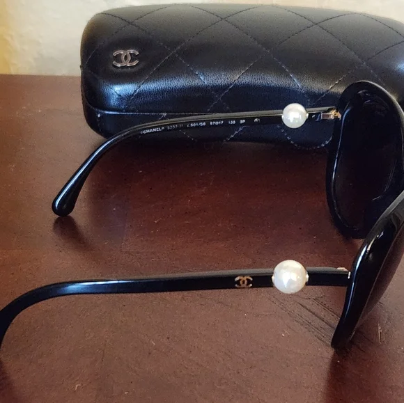 CHANEL CC Pearl Polarized Sunglasses 5302-H - Picture 4 of 10